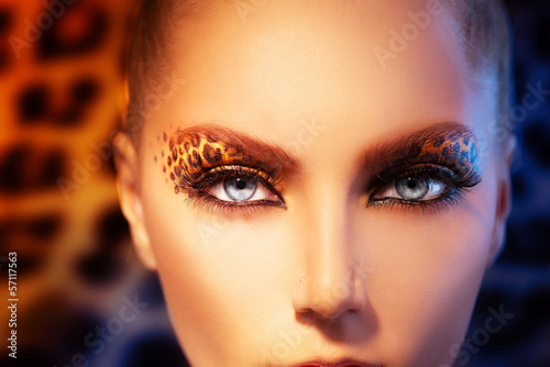 Photography Beauty Fashion Model Girl with Holiday Leopard Makeup
