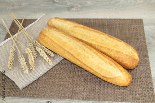 demi-baguettes de pains photo