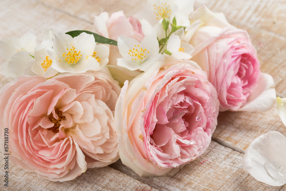 Obraz premium Postcard with elegant flowers