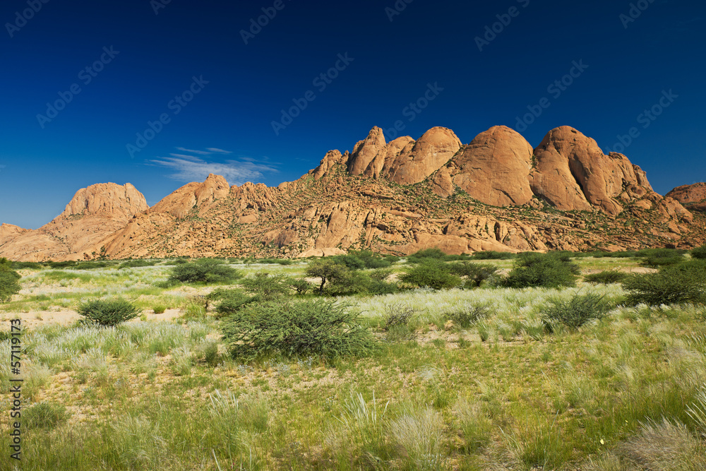 Fototapeta premium Spitzkoppe, Landschaft mit Inselberg, Namibia