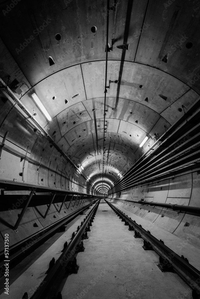 Obraz premium Głęboki tunel metra