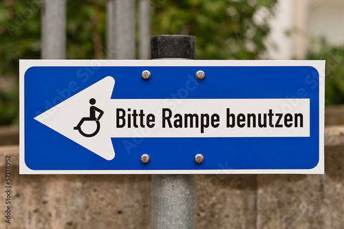 Schild - Bitte Rampe benutzen