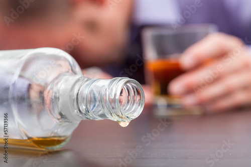 Fotografia Niekontrolowane spożywanie alkoholu