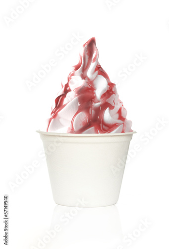 frozen yogurt strawberry topping