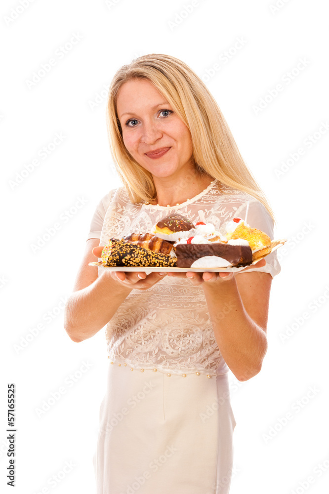 the nice woman with cakes