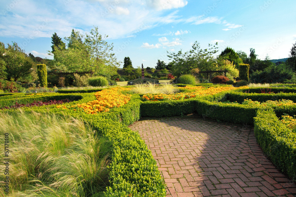 Obraz premium Beautiful garden in the park