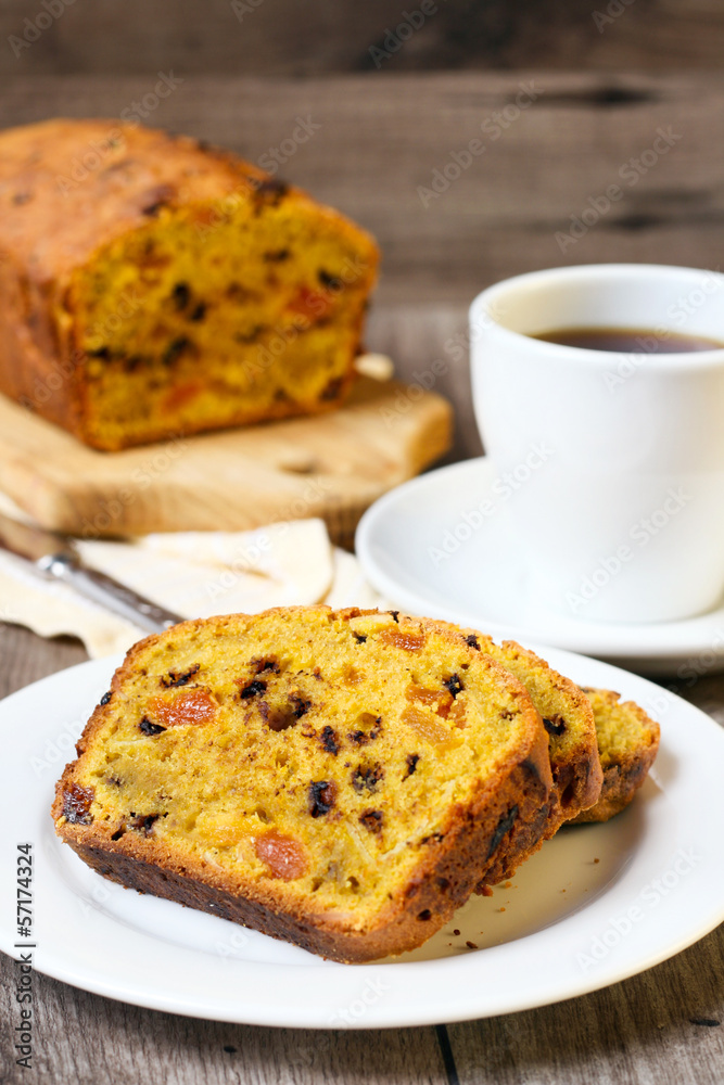 Apricot, almond and chocolate pumpkin cake Apricot, almond and chocolate pumpkin cake