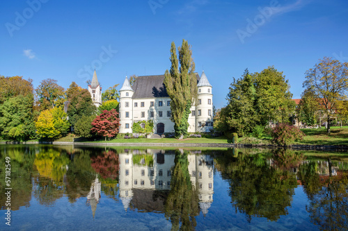 Obraz na płótnie Old castle with pond in Upper Austria w salonie