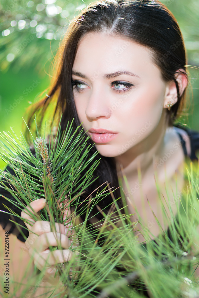 Naklejka premium Young thoughtful brunette