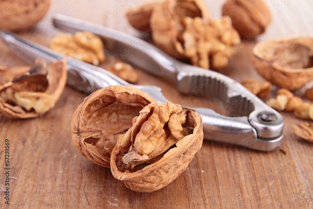 Obraz premium walnut and nutcracker