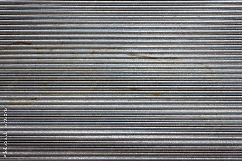 Texture di elementi metallici orizzontali, bandone del garage Texture di elementi metallici orizzontali, bandone del garage