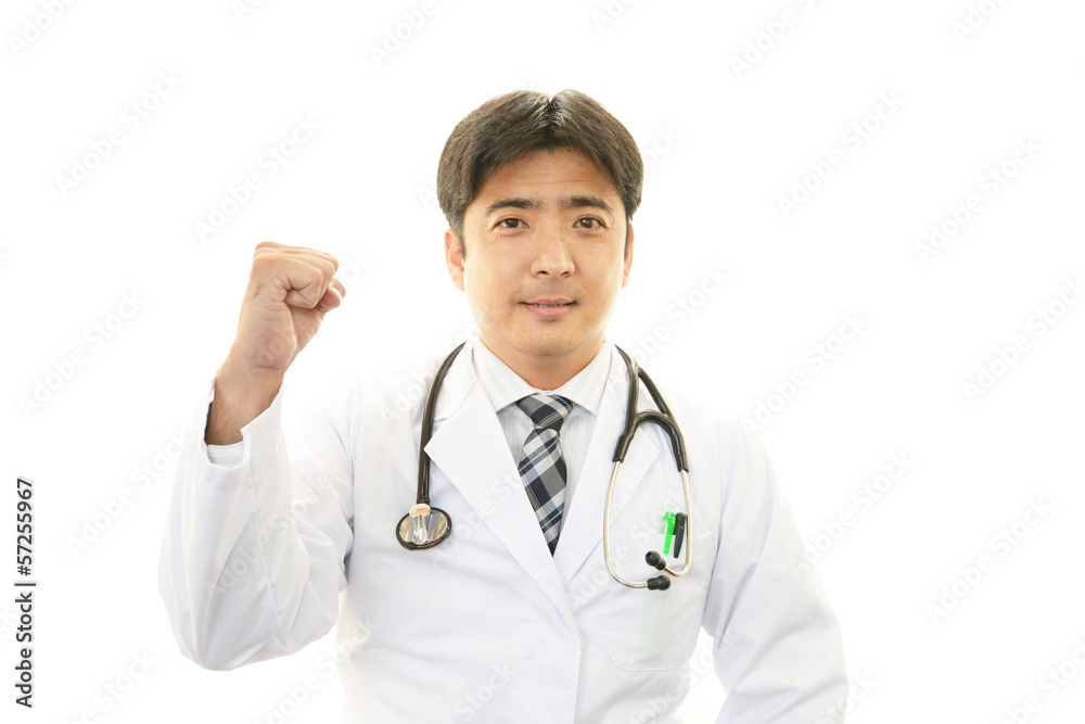 ガッツポーズの医師