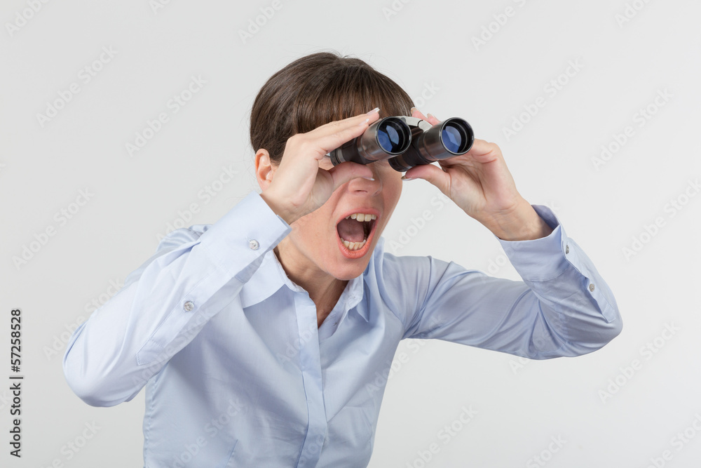 Frau mit Fernglas Frau mit Fernglas