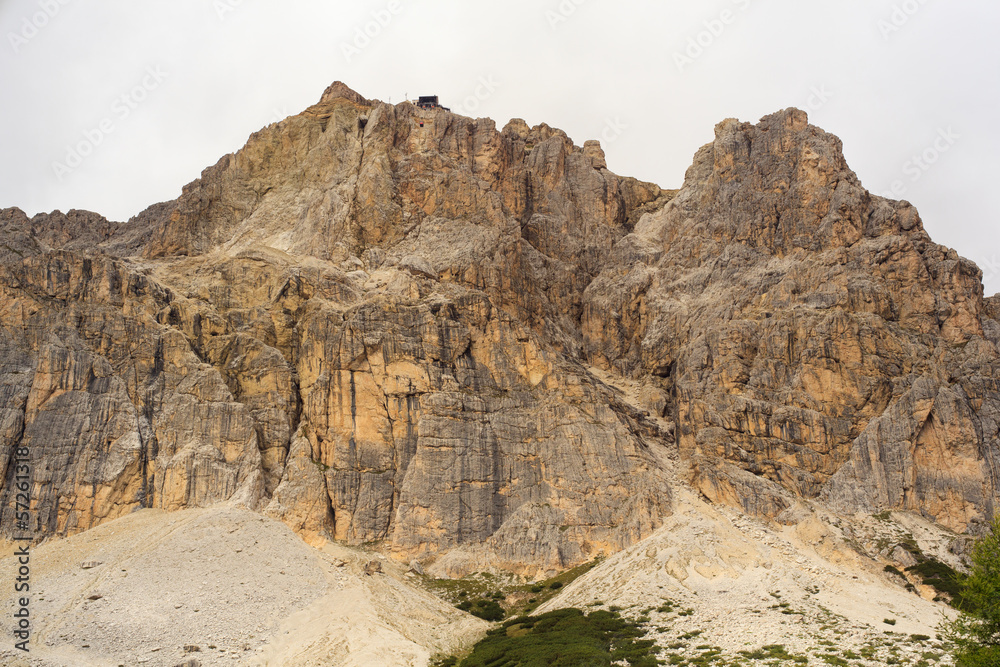 Piccolo Lagazuoi dal Passo Falzarego Piccolo Lagazuoi dal Passo Falzarego