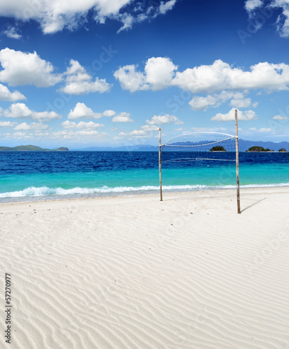 Fototapeta Naklejka Na Ścianę i Meble -  White sand beach and blue sky