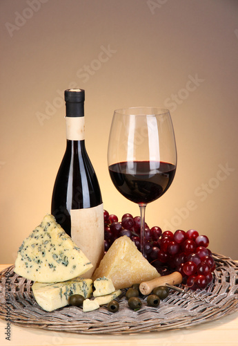Fototapeta Naklejka Na Ścianę i Meble -  Refined still life of wine, cheese and grapes