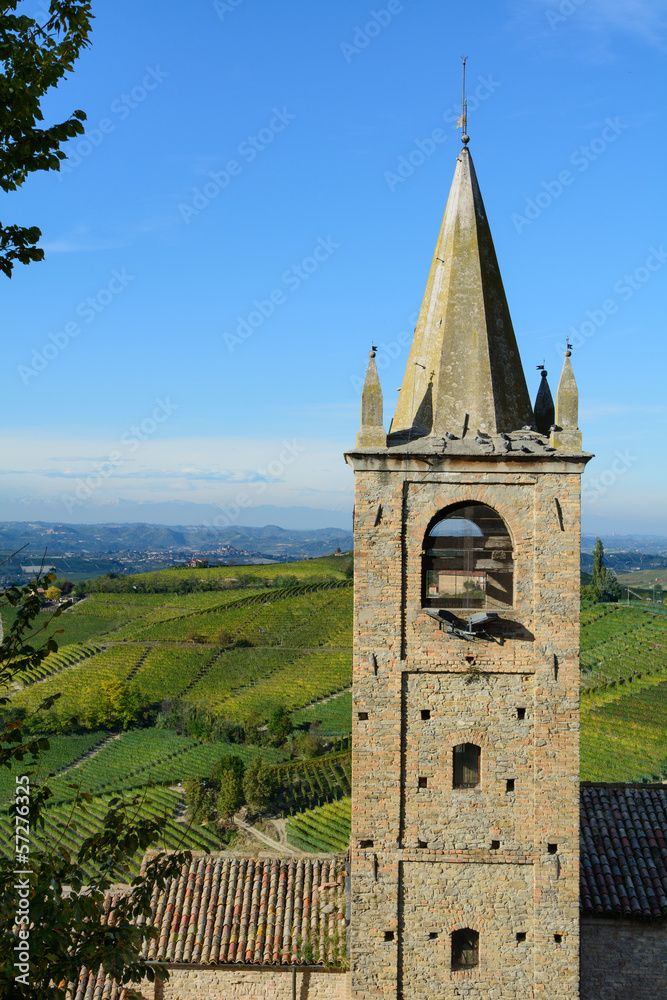 Campanile della chiesa di Serralunga d'Alba