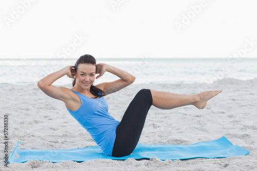 Woman doing abdominal crunches on exercise mat © WavebreakmediaMicro