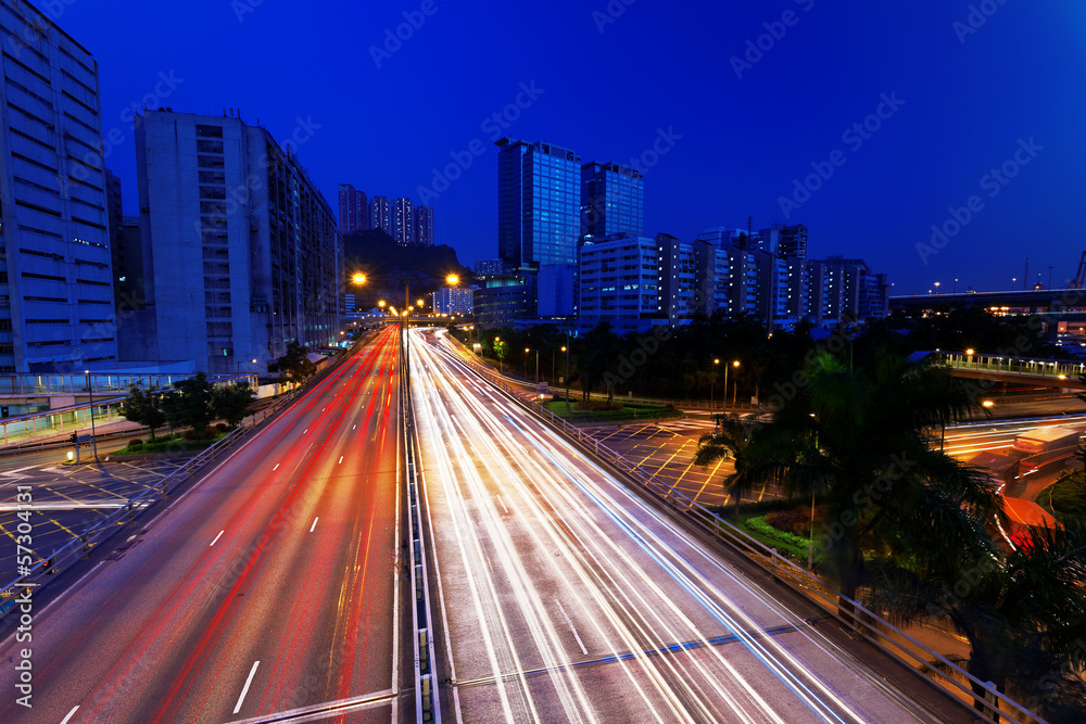 Fototapeta premium traffic light trails at night