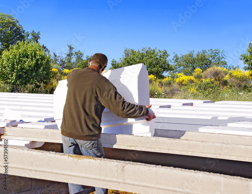 Pose d'un plancher isolant