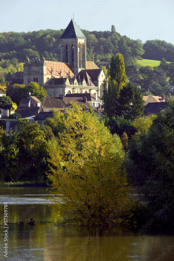 Vétheuil, Village au bord de la Seine en automne