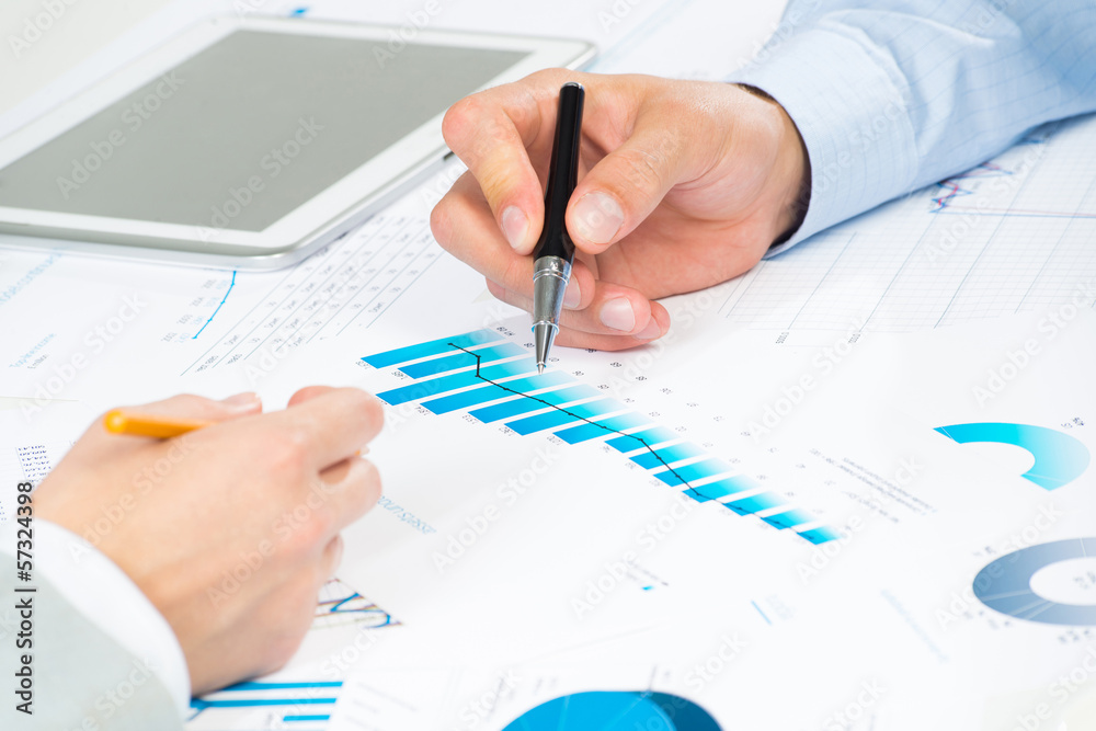 business people discuss meeting targets business people discuss meeting targets