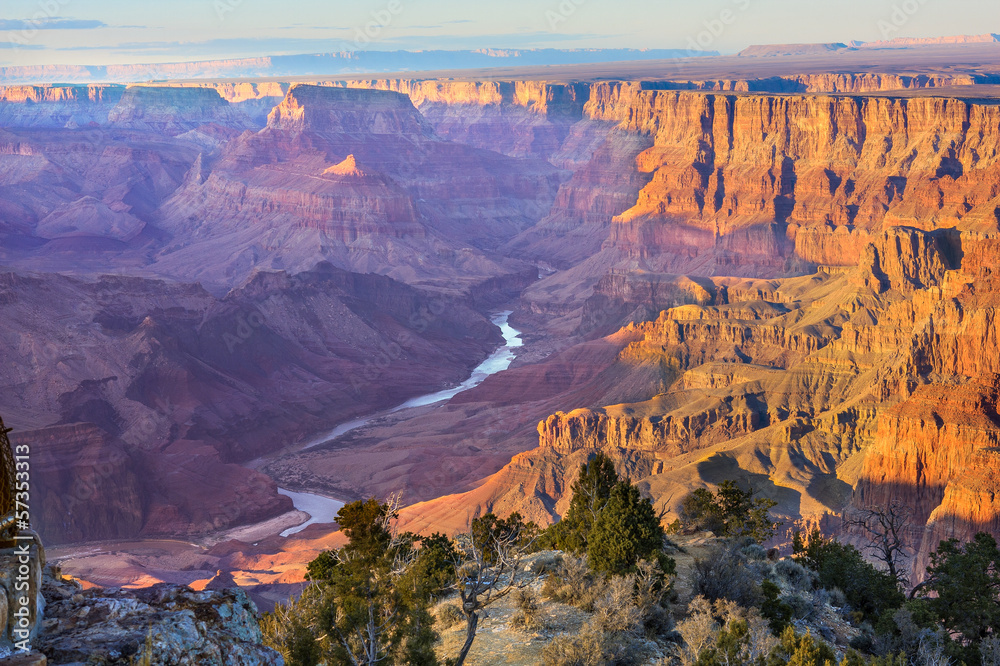 Naklejka premium Majestic Vista of the Grand Canyon at Dusk