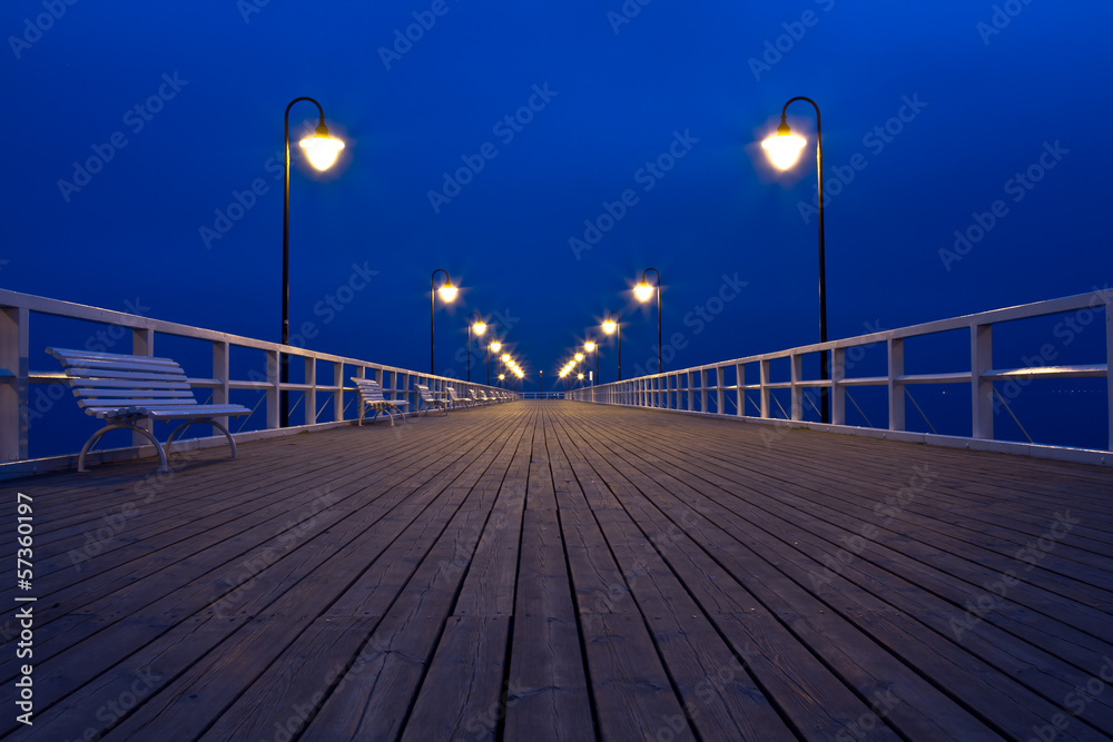 Fototapeta premium zachód słońca nad molo w orłowie