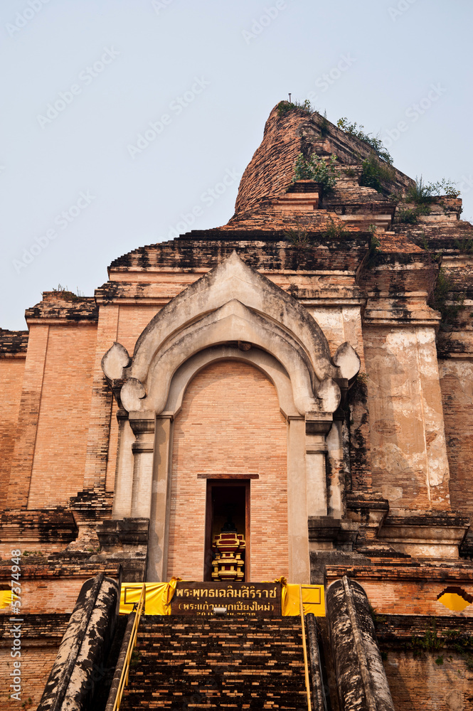 Fototapeta premium Thai temple and nice sky