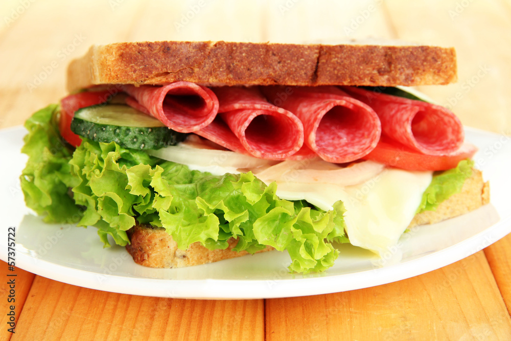 Ταπετσαρία Tasty sandwich with salami sausage and vegetables