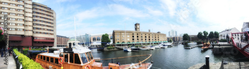 Tablou canvas LONDON, SEP 29: Tourists walk in St. Catharine Docks, September