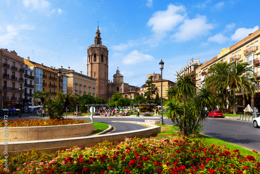 Obraz premium Plaza de la Reina and Micalet tower in Valencia, Spain