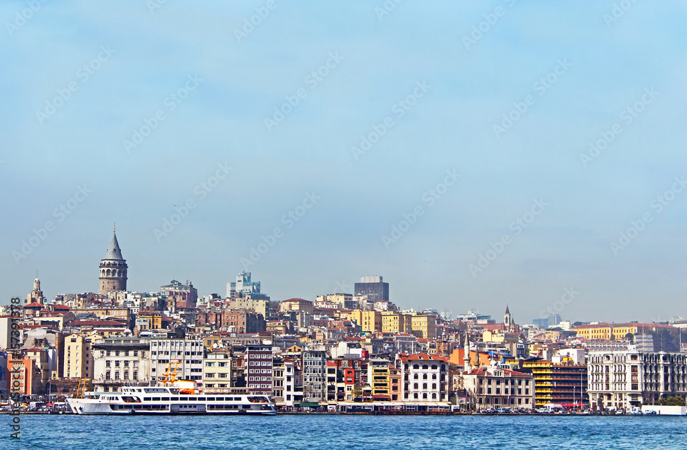 Obraz premium Beyoglu district historic architecture and Galata tower - mediev
