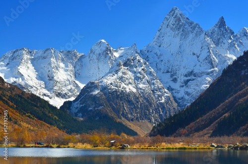 Fototapeta Naklejka Na Ścianę i Meble -  Autumn in mountains