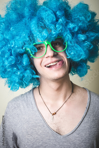 funny guy with blue wig singing