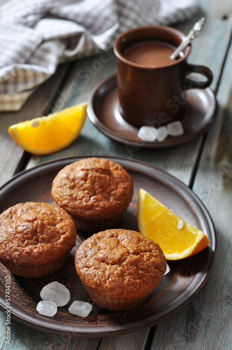 Carrot muffins with fresh oranges