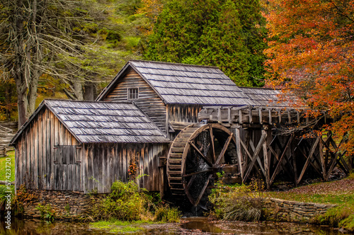 Virginia's Mabry Mill on the Blue Ridge Parkway in the Autumn se