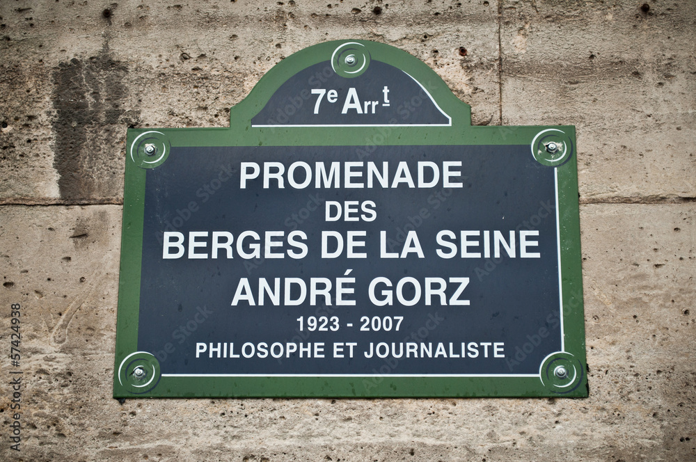 Fototapeta premium Promenade des berges de la seine André Gorz à Paris