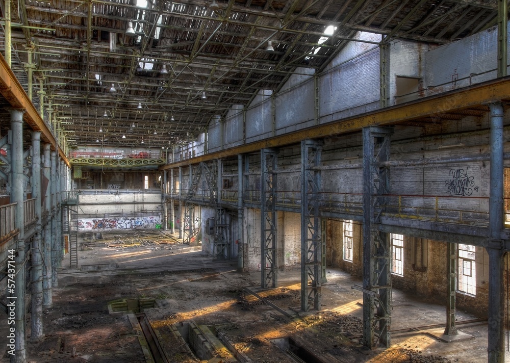 Verlassene Halle in einer Fabrik Verlassene Halle in einer Fabrik