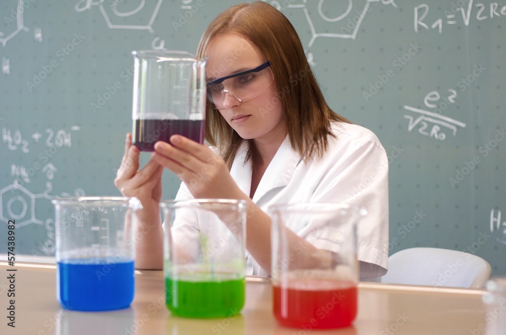 Female student analyze his experiment Female student analyze his experiment