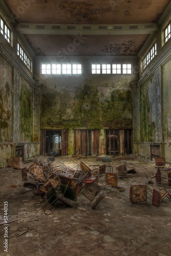 Alte verlassene große Halle