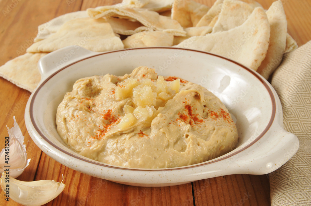 Hummus with garlic and pita bread Hummus with garlic and pita bread
