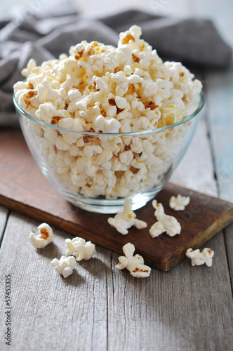 Popcorn in glass bowl