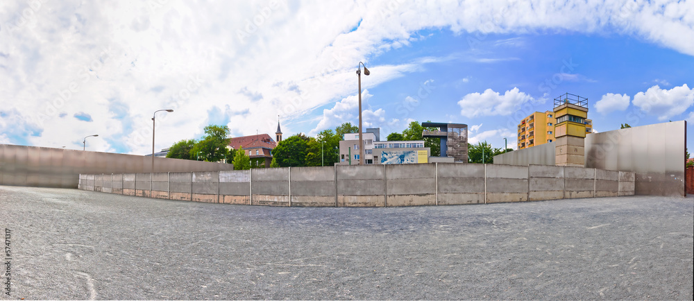 Naklejka premium pomnik do muru berlińskiego
