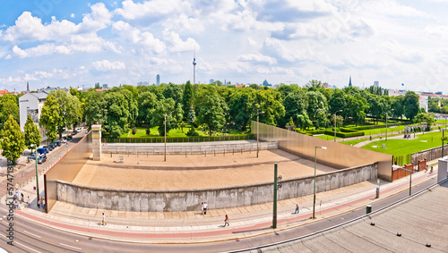 Obraz na plátně memorial to Berlin Wall in Berlin