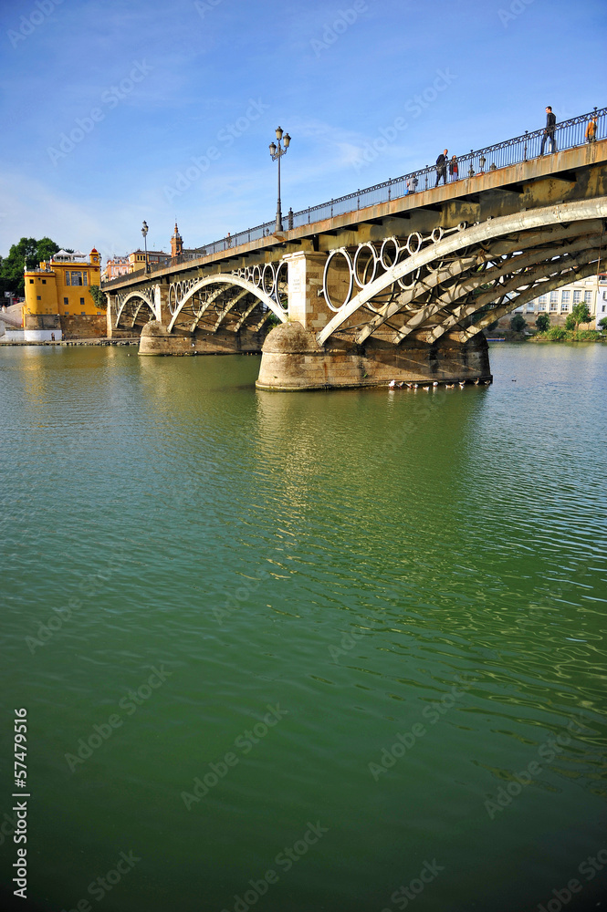 Puente de Triana y río Guadalquivir, Sevilla, España