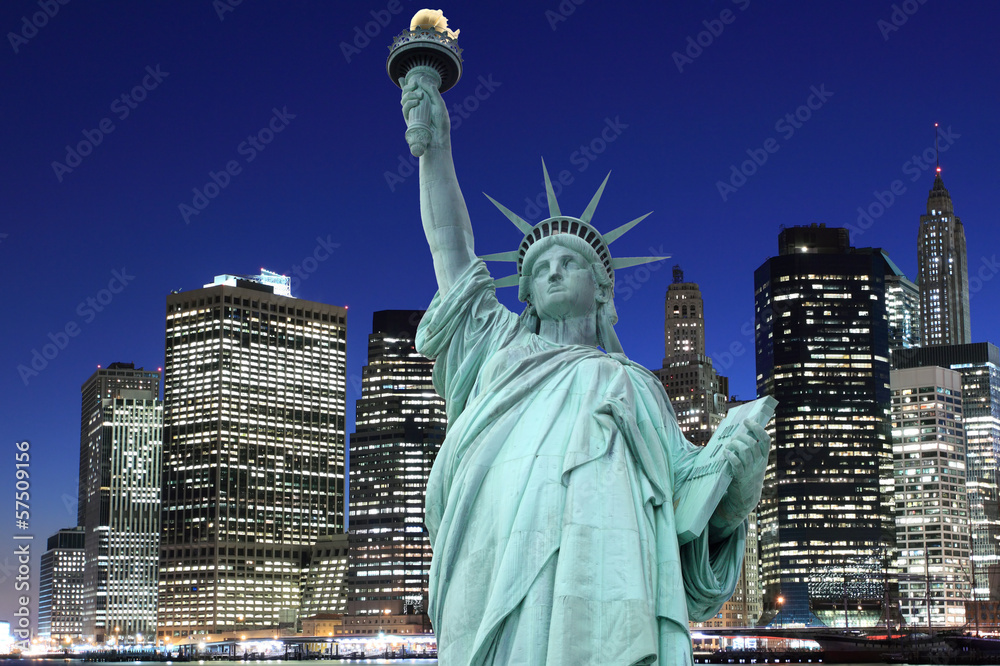 Fototapeta premium Manhattan and The Statue of Liberty, New York City