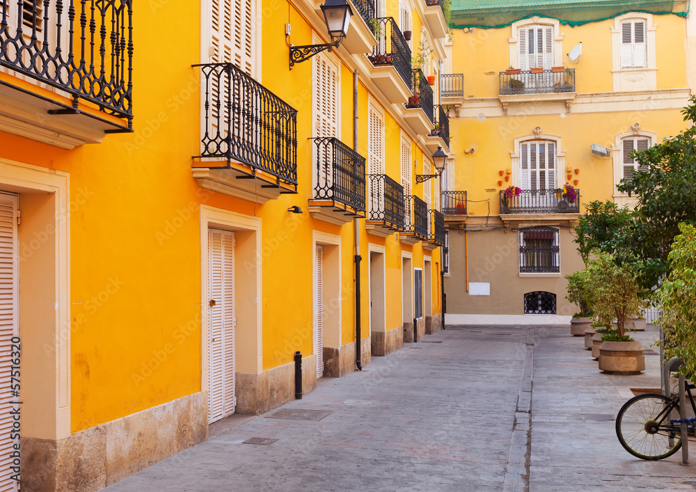 Obraz premium courtyard in spanish city. Valencia