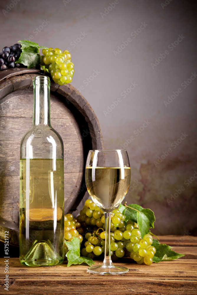 Fototapeta premium Wine with keg