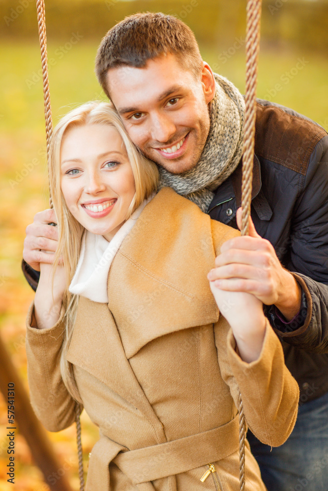 Obraz premium romantic couple in the autumn park